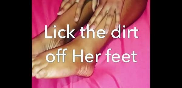  Sexy Goddess shows off feet for her slaves to worship